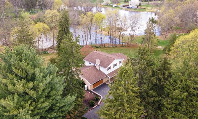 Newville House | Private near rail trail CREEK fireplc KING bed patio BBQ AC WIFI nature lovers