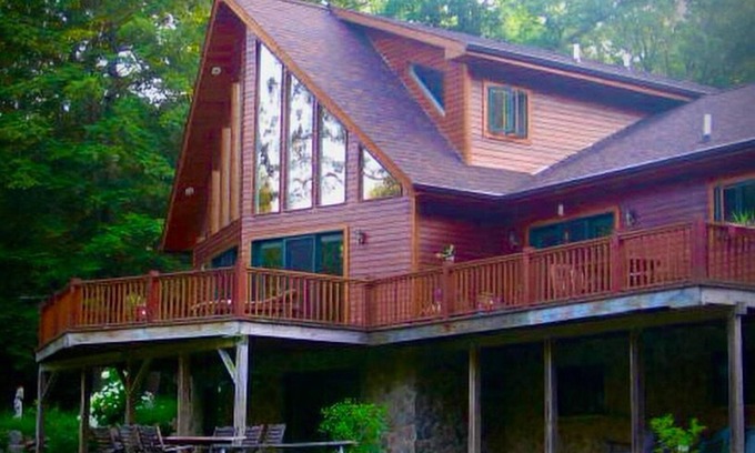 New Paltz House | Private New Paltz contemporary in nature paradise