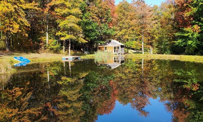 Glen Aubrey Cabin | Private off-grid rustic cabin, pet friendly, fishing
