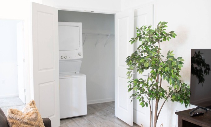 Bartow Apartment | Private One Bedroom Apartment at Bartow