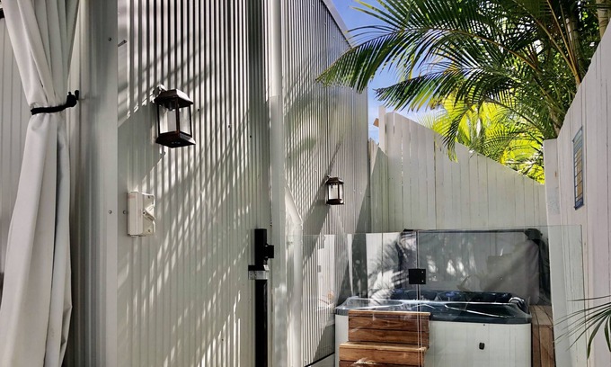 Coolum Beach Cottage | Private Outdoor Spa, Fire Pit, Cinema Room - The Cottage Coolum Beach