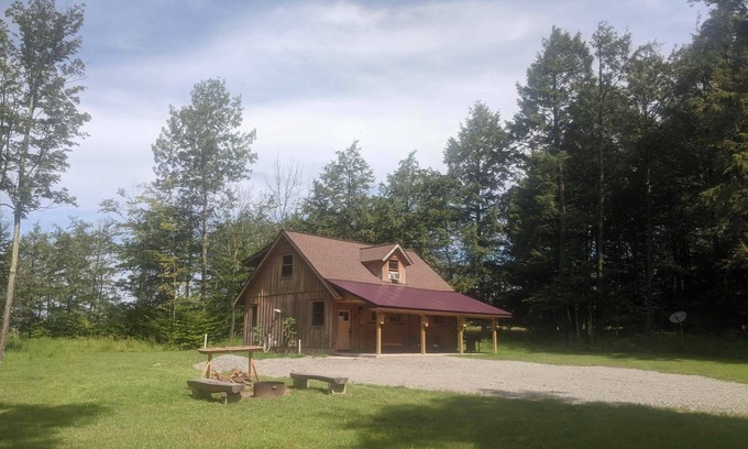 New Albany Cabin | Private, Pet-Friendly, Cozy Cabin - handicap accessible!