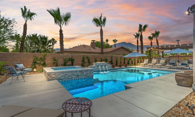 La Quinta House | Private Pickleball Court/Misters/Hot Tub/Pool, Luxe La Quinta Home!