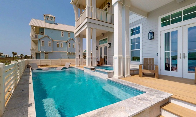 Port Aransas House | Private Pool, Pickleball Court, Sauna, Boardwalk to the Beach