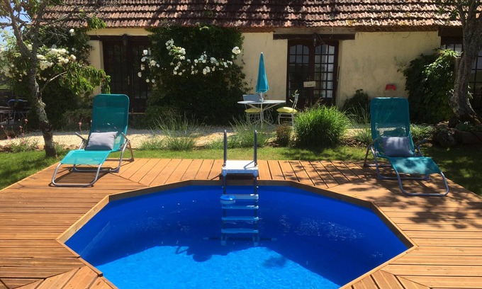 Rouffignac-Saint-Cernin-de-Reilhac Cottage | PRIVATE POOL! Sunset Cottage. With Stunning Views of the Chateau and the Valley