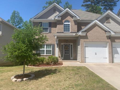 Decatur House | Private, quiet, immaculate bachelor pad with free parking on site