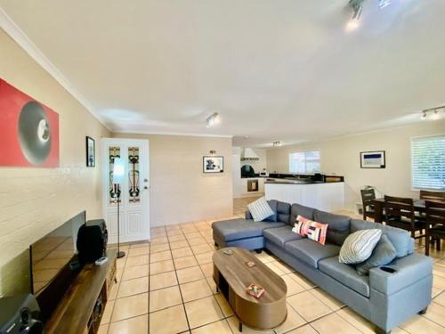 New Farm House | Private Relaxing City Retreat & Garage - Sleeps 6