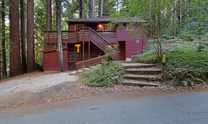 Felton House | Private, relaxing retreat in the redwoods with WiFi, a private deck & BBQ
