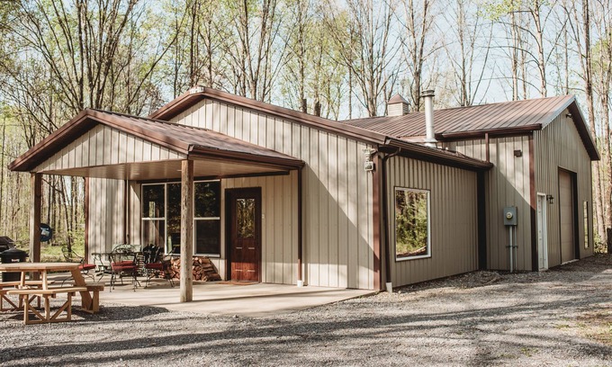 Creal Springs Cabin | Private retreat in the woods with hiking and fishing