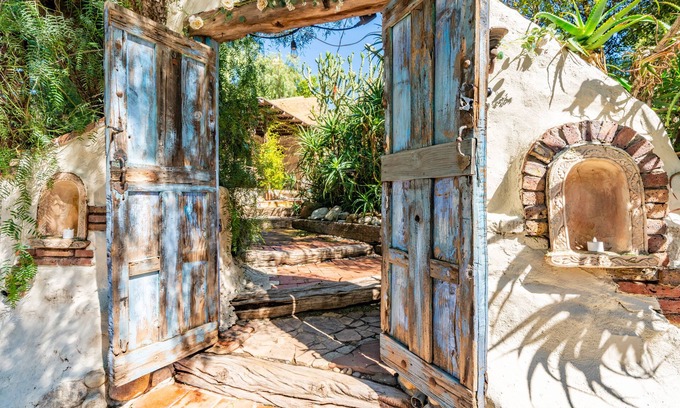 Canoga Park House | Private Romantic Escape, Hidden Gem w/Hot Tub, and Waterfall