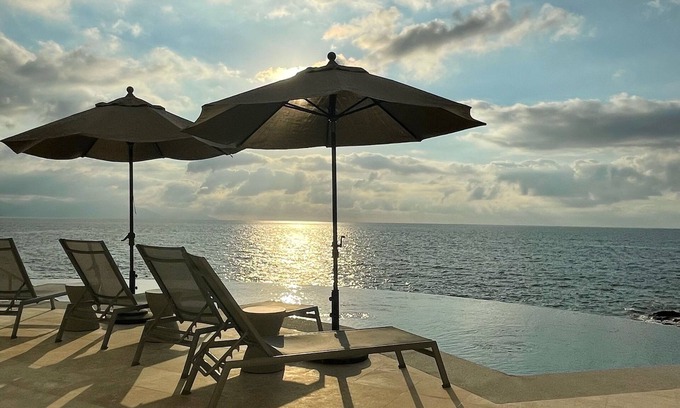 South Shore Hotel Area Condo | PRIVATE ROMANTIC OCEAN FRONT LUXURY