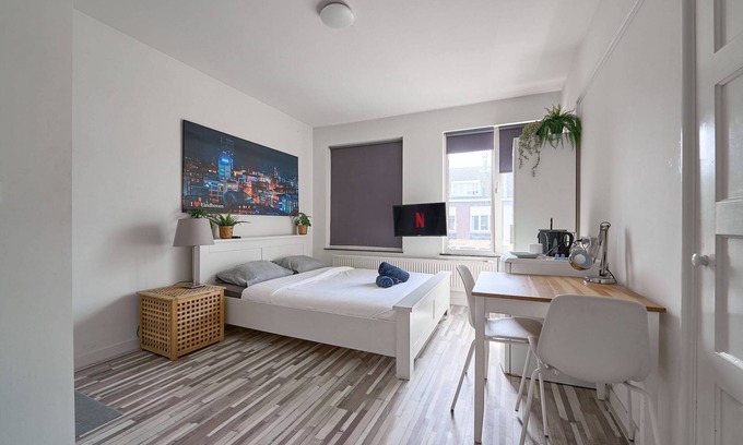 Tongelre Apartment | Private room 202 - Eindhoven - By T&S.
