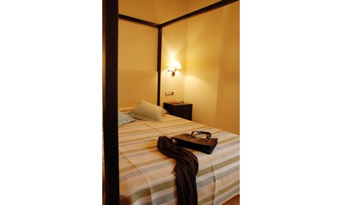 Arbizu Apartment | Private room in charming rural hotel (3 people)