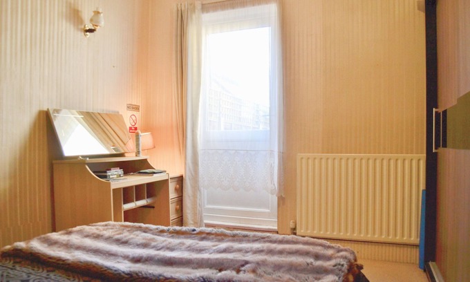 William Morris Apartment | Private room in residential home
