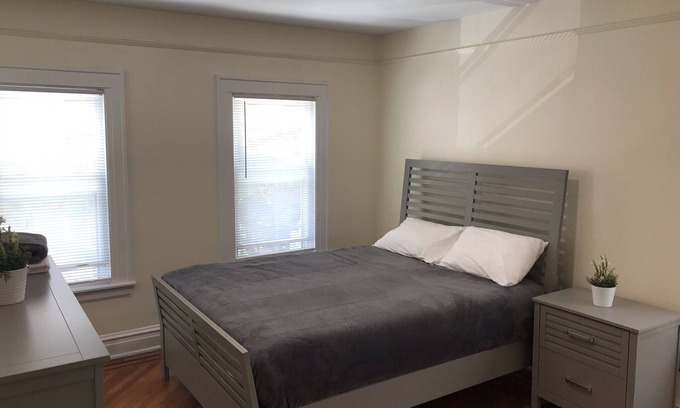 Queens House | Private room + private bathroom in Newly renovated apartment