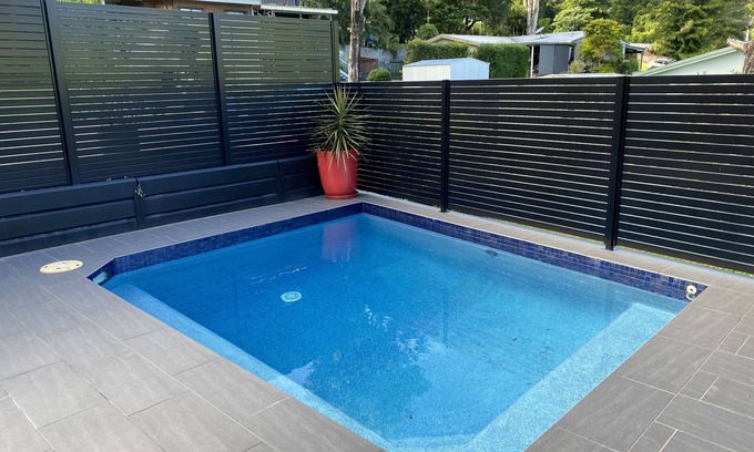 Brinsmead Bed & Breakfast | Private Room with ensuite close to Cairns centre airport & beaches.