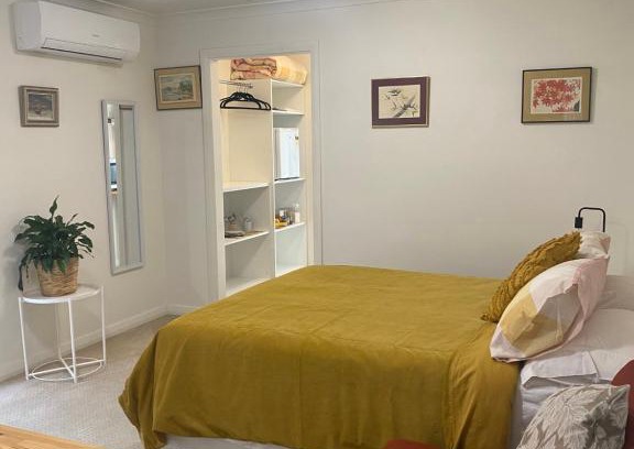 Yass House | Private Room with Ensuite