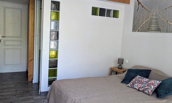 Donneville Bed & Breakfast | Private room with swimming pool on the Canal du Midi