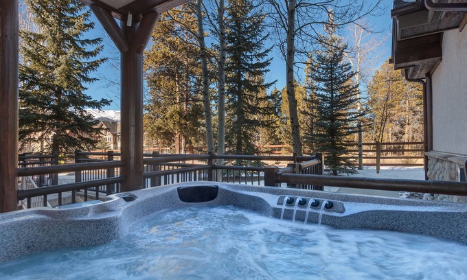 Warrior's Mark Condo | Private Salt Water Hot Tub - 5 Star Reviews - 5 Minute walk to Lifts & Town!