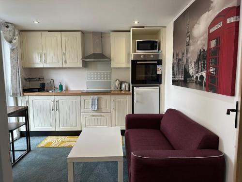 Grove Green House | Private self-contained flat with shared entrance