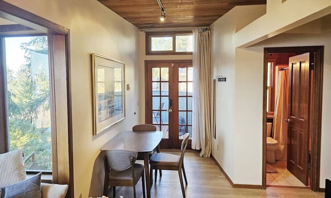 Sammamish Apartment | Private & Serene 2BR with Amazing Lake Sammamish Views