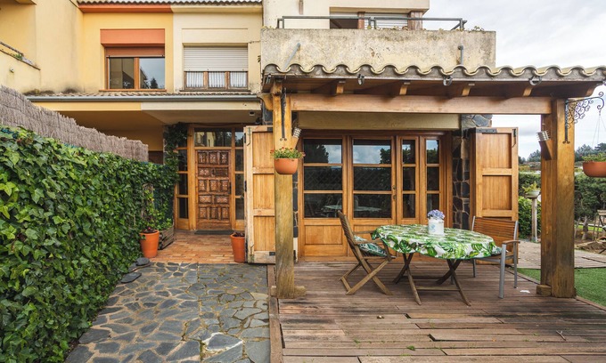 Sant Hilari Sacalm House | Private Studio 'Can Mussol' with Terrace, Balcony and Wi-Fi