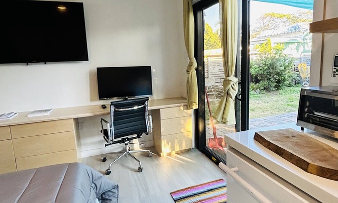 Downtown Hollywood Cottage | Private Studio Cottage in Beautiful historic Hollywood FL.