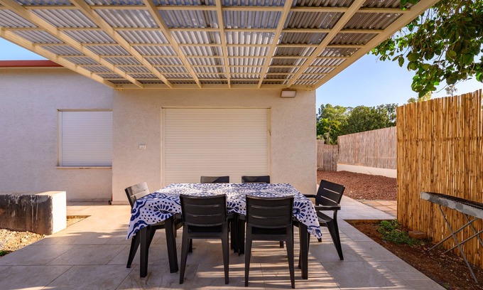 Shadmot Dvora House | Private sweeming pool surrounded by nature .3 bedroom suite 20m to the kineret