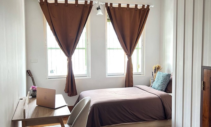 Samphanthawong House | private house in chinatown/2BR,2BATH, 7Mints to MRT Samyot/5 Guests