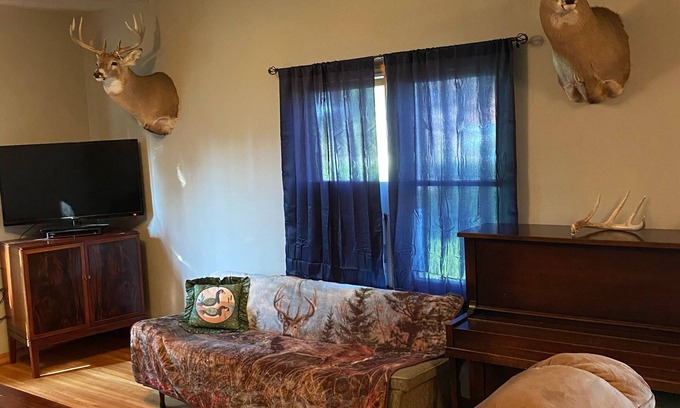 Knox County Other | Private updated hunting lodge/farmhouse