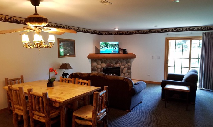 Oglesby Villa | Private Vacation Villa at Grand Bear Lodge near Starved Rock