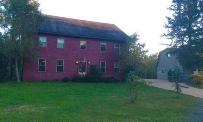 Pembine Bed & Breakfast | Private Victorian Cottage-themed room with shared baths/ kitchenette