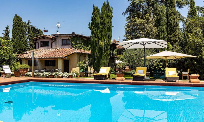 Figline e Incisa Valdarno Villa | Private Villa with sauna, A/C, private pool, hot tub, WIFI, TV, patio, close to Greve In Chianti