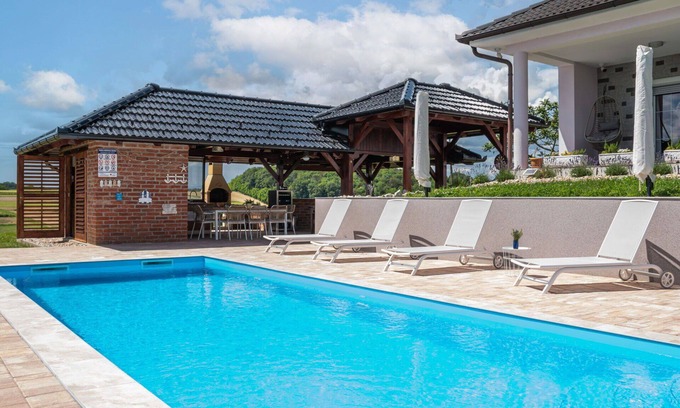 Municipality of Krizevci House | Private Villa with private pool, WIFI, A/C, TV, terrace, pets allowed, panoramic view, parking