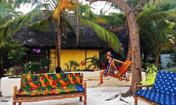 Bwejuu Beach Villa | Private Villa with Swimming Pool