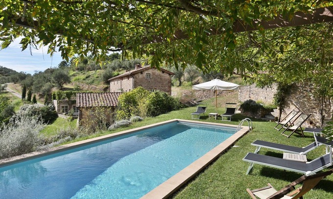 Vorno Villa | Private Villa with WIFI, private pool, A/C, TV, terrace, panoramic view, parking, close to Lucca