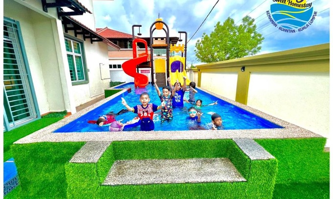 Cherating House | Private Water Park at Cozy House HS Sweet Homestay