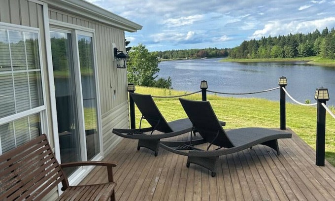 Pirogue Cabin | Private Waterfront Getaway