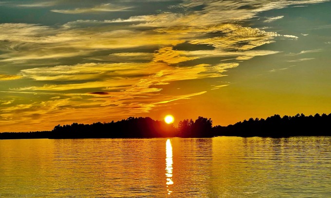 The Archipelago Cottage | Private West-Facing Lakeside Retreat - Stunning Shoreline & Sunsets
