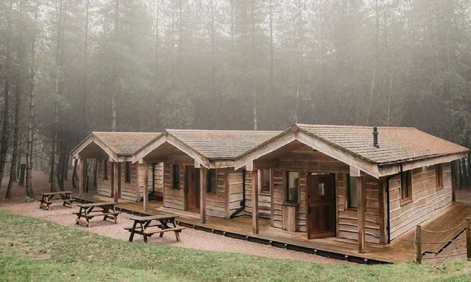 Forsbrook House | Private woodland lodge near Alton Towers