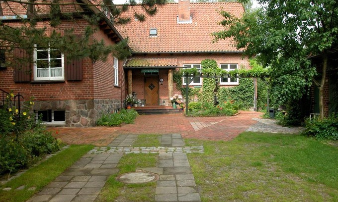 Hoesseringen House | Privatzimmer Alte Schule