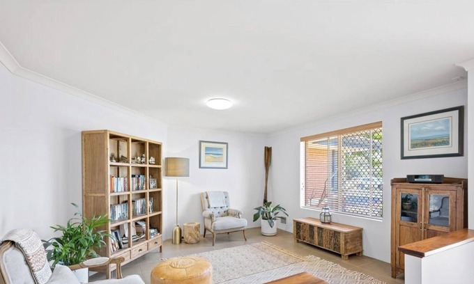 East Bunbury House | PROFESSIONAL/CONTRACTORS - CENTRALLY LOCATED, WELL APPOINTED PROPERTY