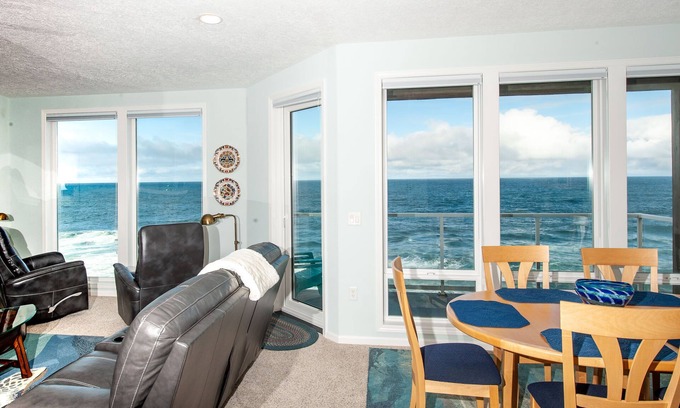 Depoe Bay Condo | Promo! Corner, Top Floor Oceanfront Condo-Hot Tub/Wifi/Indoor Pool/HDTV &More!