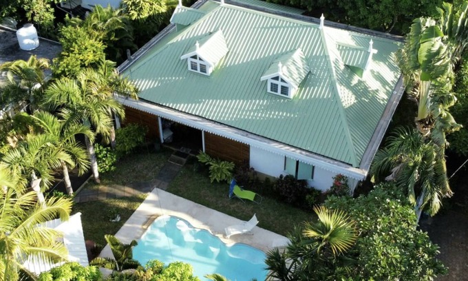Pointe aux Canonniers Villa | PROMO. Luxury Villa and Tradition Creole. Residential, quiet. The beach 400 meters away.