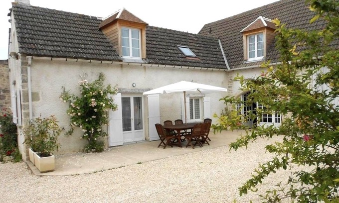 Courcelles Cottage | Property With seasonal pool, four-star cottage in the heart of the Loire Valley .