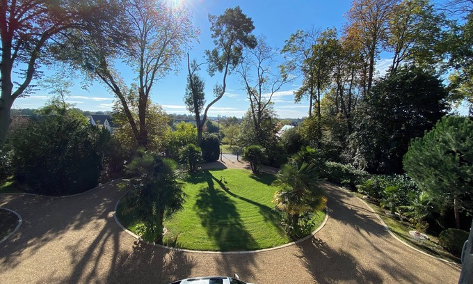 Saint-Pavace House | Propriété au Milieu dun Parc d 1,5h Classé, 11 Chambres, 8 SDB Superbe Déco
