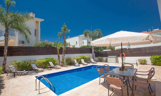 Protaras Cottage | Protaras Delfini Villa DV27 - a villa that sleeps 6 guests in 3 bedrooms