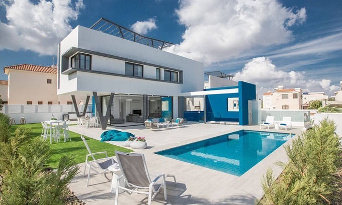 Protaras Cottage | Protaras Holiday Villa CR3 - a villa that sleeps 11 guests in 5 bedrooms