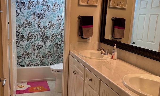 Palmdale House | Proximity I-14 Freeway, Antelope Valley Shopping Mall & Palmdale Amphitheater.n