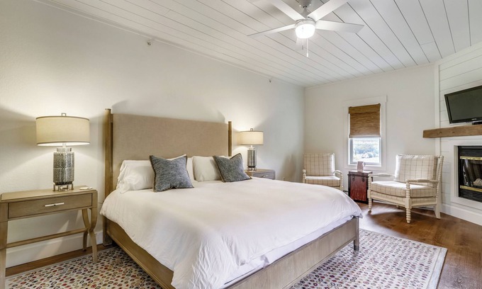 Waterfront Greens House | Prvt Rm 9: Prvt bath, gas fireplace, cable TV